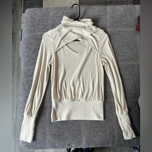BKE cream key hole long sleeve